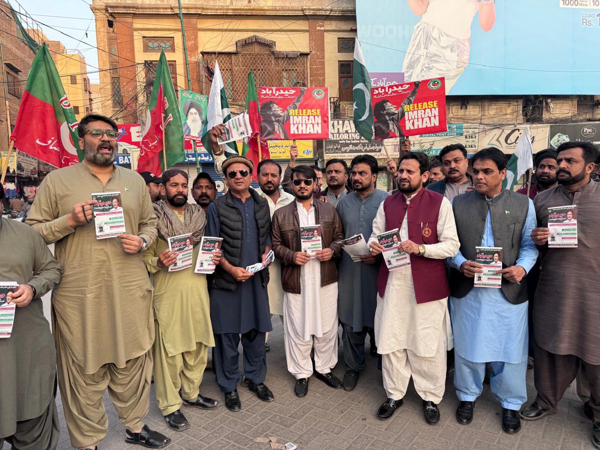 UsamaHafeezKhan's tweet photo. 📍 حیدرآباد سندھ

قائد عمران خان کے ہدایت پر حیدرآباد ڈسٹرکٹ نے اسٹریٹ موومنٹ کا باقاعدہ آغاز کردیا

یہ صرف شروعات ہے انقلاب کا سفر جاری ہے!
@PTIofficial @Aleema_KhanPK @Kasim_Khan_1999 @salmanAraja @SohailAfridiISF @HaleemAdil https://t.co/v9zO1iTyeT