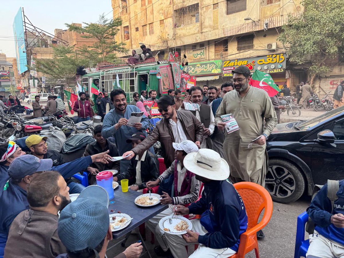 UsamaHafeezKhan's tweet photo. 📍 حیدرآباد سندھ

قائد عمران خان کے ہدایت پر حیدرآباد ڈسٹرکٹ نے اسٹریٹ موومنٹ کا باقاعدہ آغاز کردیا

یہ صرف شروعات ہے انقلاب کا سفر جاری ہے!
@PTIofficial @Aleema_KhanPK @Kasim_Khan_1999 @salmanAraja @SohailAfridiISF @HaleemAdil https://t.co/v9zO1iTyeT