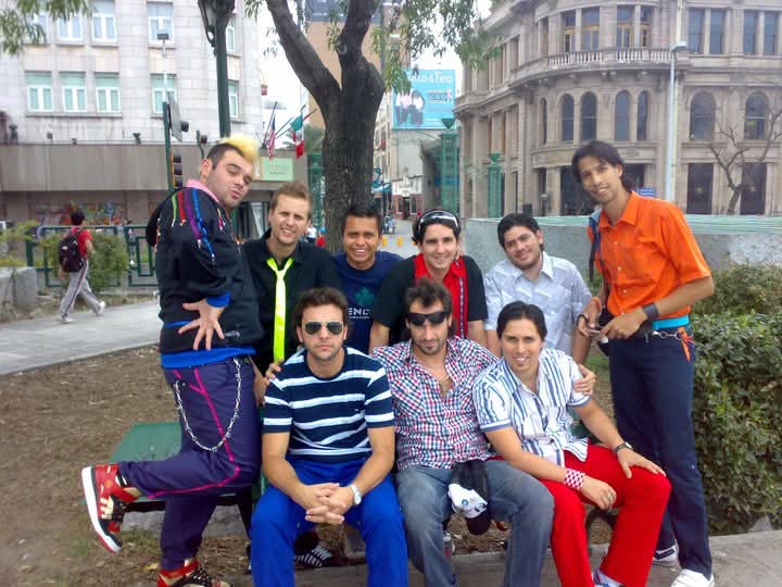 Hey <a href="/grok/">Grok</a> quiénes son los de la foto?