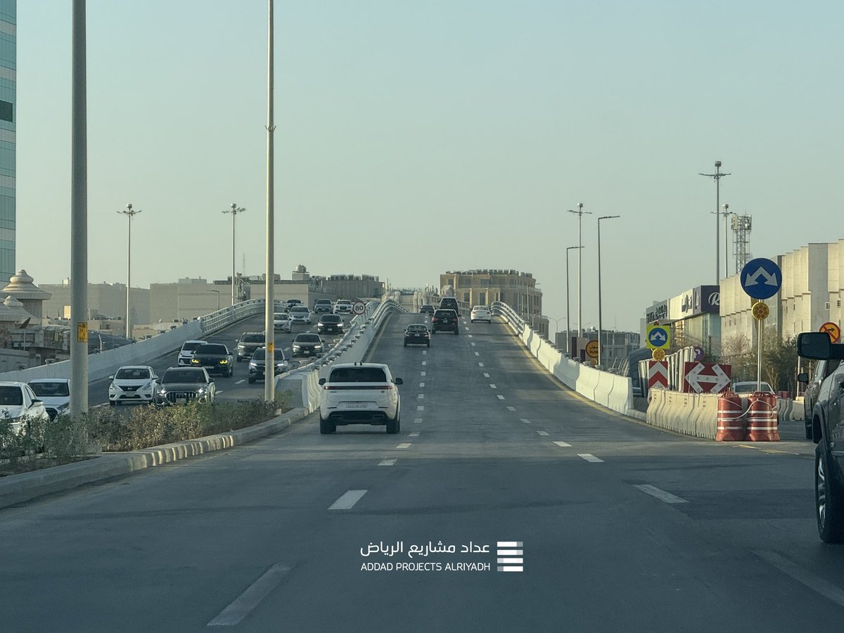 AddadRuh's tweet image. جسر التخصصي .. انجاز قياسي 
 
افتتاح جسر تقاطع طريق التخصصي مع طريق الملك عبدالله، والذي أنجز في وقت قياسي وخلال خمسة أشهر، ويعد أحد مشاريع تطوير محاور الطرق الدائرية والرئيسية، بهدف رفع كفاءة التنقل وتحسين انسيابية الحركة المرورية.