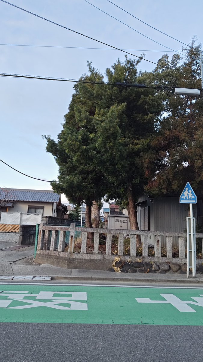 Hojicha04's tweet photo. 北名古屋市 防災行政無線
・西春駅東口：スリム×2
・商工会館：スリム×2
・西之保集会所：撤去
・駅前西町児童遊園：撤去

中型HAが多いと思っていましたが、意外とスリムや撤去が多く感じました。
アンテナの取付方が独特ですね笑 https://t.co/tNi1aUHJmD