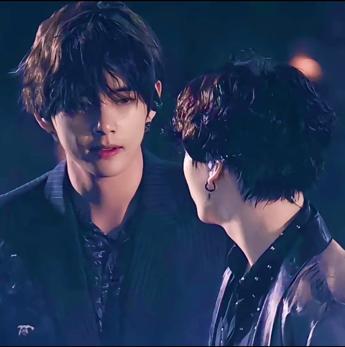 YinaKim's tweet photo. 美神💋💋💋💋
#BTS #V #BTSV https://t.co/0Edgfoddp0