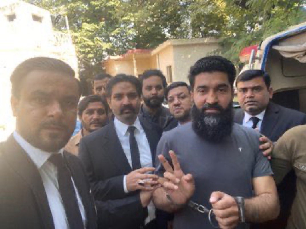 راجہ شہبازاحمد بھٹی کو ناحق قید ہوئے آج 73 دن ہوگئے ہیں
جو ہر جگہ فرنٹ پر موجود رہا
اللہ پاک شہباز بھائی کو جلد رہائی عطا فرمائے آمین