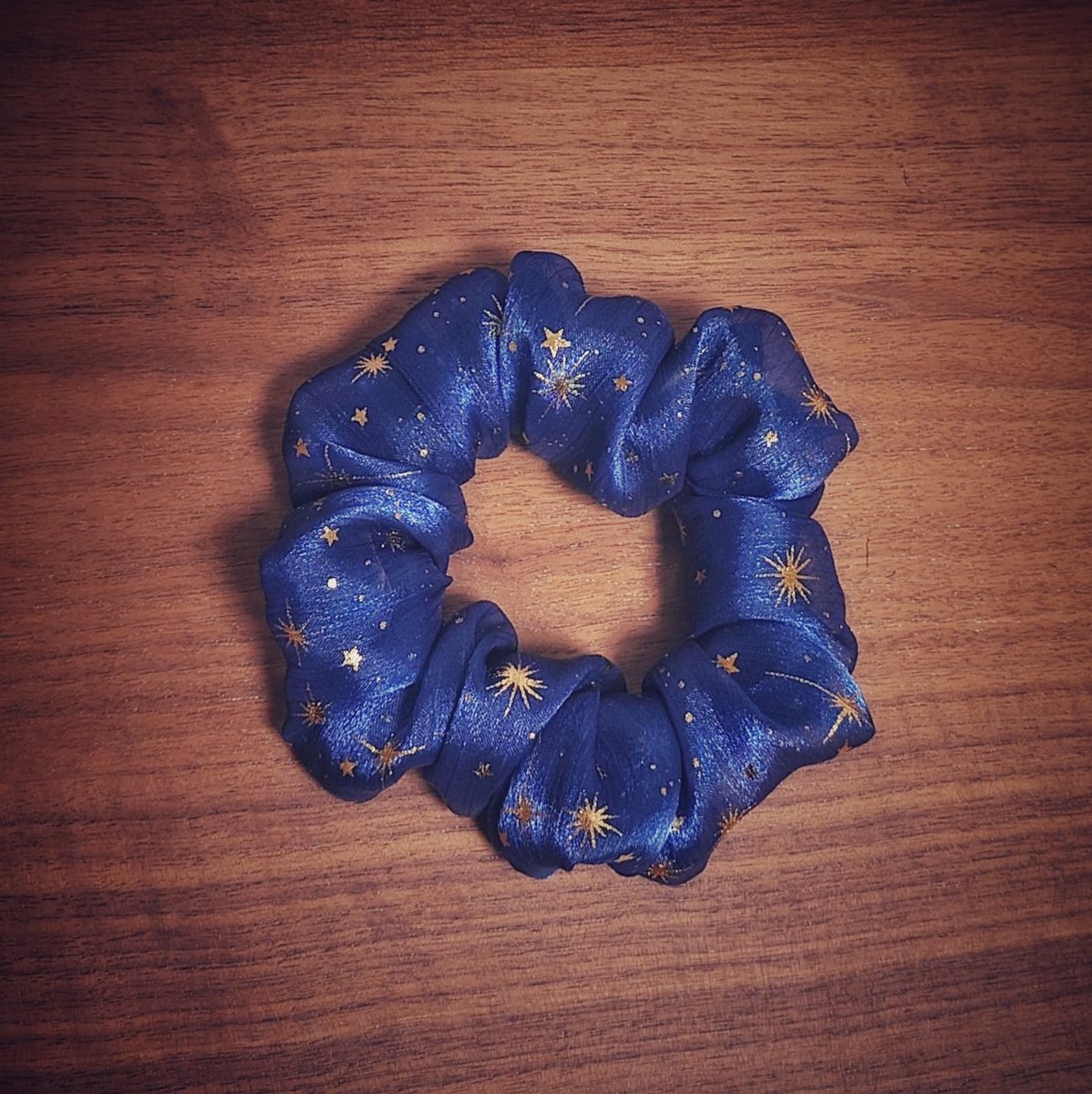 本日もシュシュ作り✮࿐
デザフェスで完売した柄の色違いです。
チャームをつけてもいいかもしれない🤔