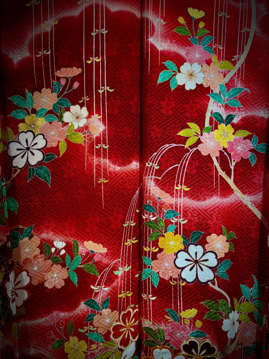 enomoto5111's tweet image. 昨年の4月から取り組んできた六年生との映像制作プロジェクトが間もなく終わります。ここまで歩んできた一つひとつの思い出や多くのご縁は私にとっての宝物でした。完成まであと少し。チームの子達、こんなにも豊かな時間をありがとうございました。
⁦@AppleEDU⁩ #kwn #kimono