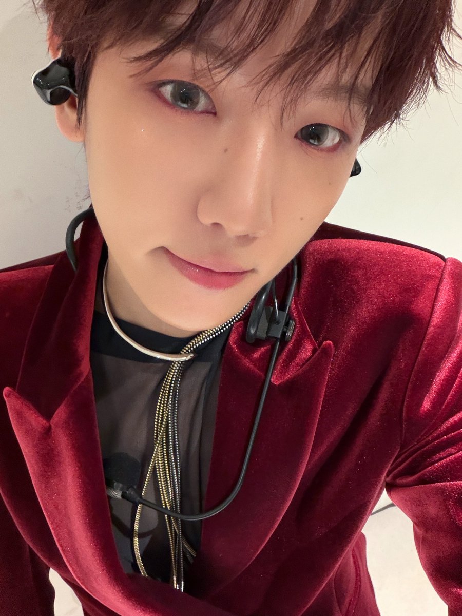 BAEKHYUN_INB100's tweet image. 2025 BAEKHYUN WORLD TOUR 
'Reverie [dot]' 🎀 DAY1

큥이왔어!💜
KSPO돔으로 돌아온 큥이를 반겨준 에리들 고마워요🐶💕 우린 내일 또 만나요-✨️

#백현 #BAEKHYUN 
#Reverie #ReverieTour #Reveriedot