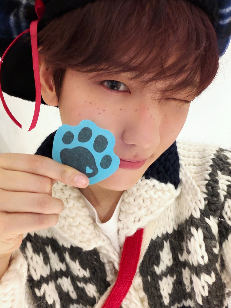 BAEKHYUN_INB100's tweet image. 2025 BAEKHYUN WORLD TOUR 
'Reverie [dot]' 🎀 DAY1

큥이왔어!💜
KSPO돔으로 돌아온 큥이를 반겨준 에리들 고마워요🐶💕 우린 내일 또 만나요-✨️

#백현 #BAEKHYUN 
#Reverie #ReverieTour #Reveriedot