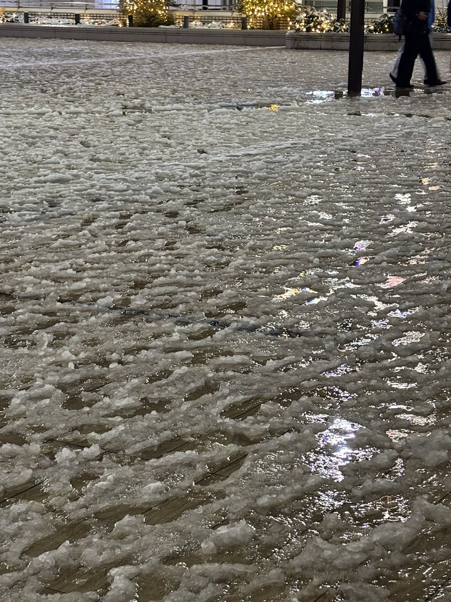 初雪だー！！！
今期もスノボー行きたい！！
#ゲイ　#バイ