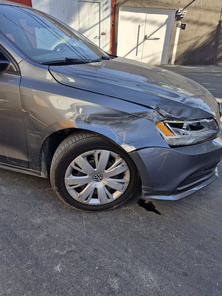 Catsmx69's tweet photo. @Alcaldia_Coy  ayuda vienen realizando obras de banquetas y me dañan el auto qué no saben nada que tiene que venir de la delegación https://t.co/zZygveLuF1