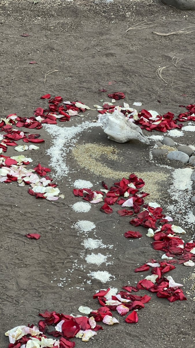 Un espacio para sanar, liberar y volver al centro.
✨🌱💦🌬️🔥✨

Experiencia de ensoñación sensorial: 
Temacal | Ritual de sanación  

🔗 Reserva tu lugar: 
blt.mx/j8s

ℹ️ Más información en:
cutt.ly/BrI49la1

Sueño, luego existo 
✨ 😎💭✨