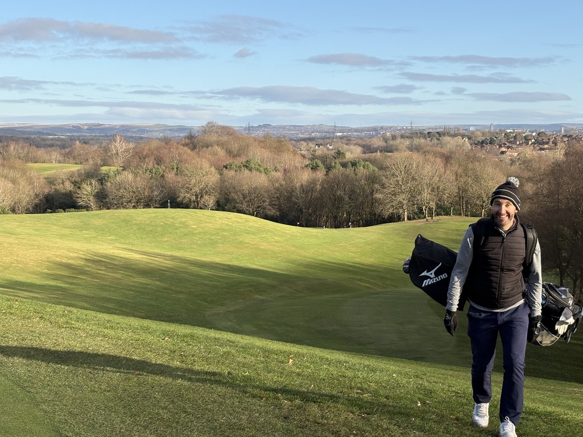 Hulmey75's tweet image. Nice to get out in the fresh air this morning and get the first knock of the year @ParkHeaton #wintergolf #fore ⛳️