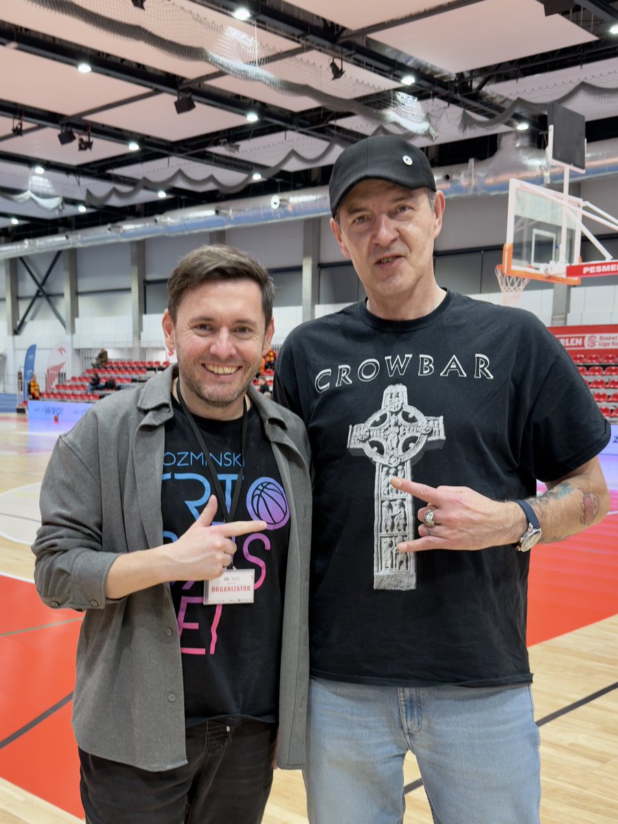 Zielony666's tweet photo. Wtem !!
Z Szefem @gambit_dj na MECZYCHU @SlezaWroclaw \m/ #BlkPl #PlkPl #KoszKadra https://t.co/95kDEFu73d