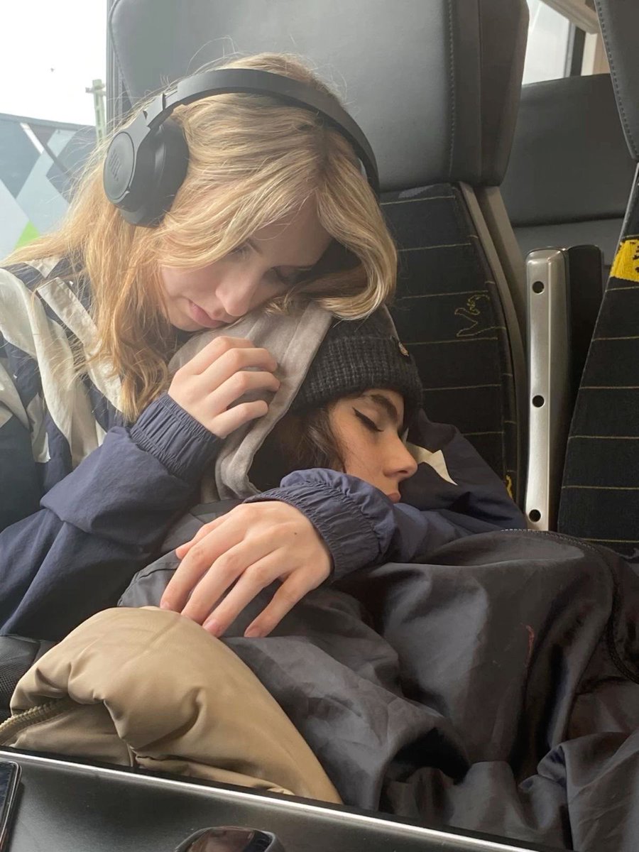 シ︎ (@sapphicflick) on Twitter photo 