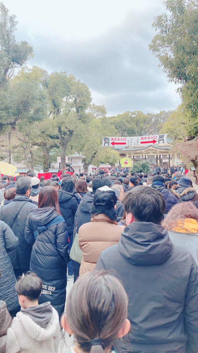 lemonbirdjp's tweet photo. 神戸駅から鳥歩3分 湊川神社で初詣をさせて頂き今年も皆さまがいろどり豊かな毎日を送られますようにとお願いさせて頂きました。新年お茶始めはルピシアさんの九州産釜炒り緑茶。思わず笑みがこぼれる新春にぴったりの緑茶でした。Lemon Birdさんはおせちの着ぐるみを着てご機嫌のご様子でした。 https://t.co/OETAFT4uC0