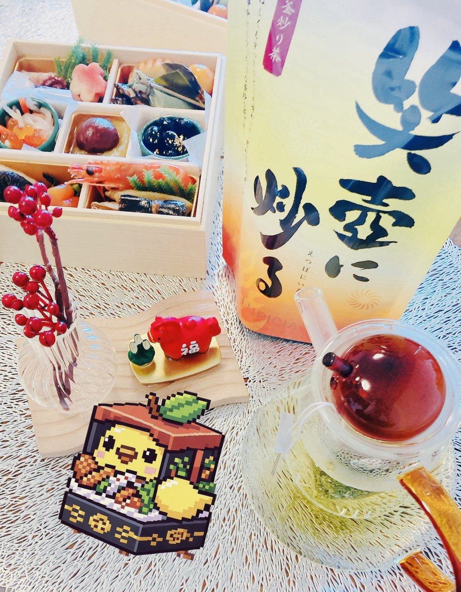 lemonbirdjp's tweet photo. 神戸駅から鳥歩3分 湊川神社で初詣をさせて頂き今年も皆さまがいろどり豊かな毎日を送られますようにとお願いさせて頂きました。新年お茶始めはルピシアさんの九州産釜炒り緑茶。思わず笑みがこぼれる新春にぴったりの緑茶でした。Lemon Birdさんはおせちの着ぐるみを着てご機嫌のご様子でした。 https://t.co/OETAFT4uC0