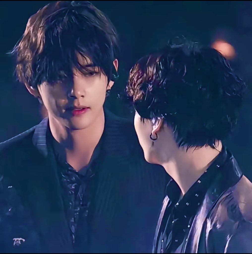 YinaKim's tweet photo. Be shocked by V's beauty!😍😍
#V https://t.co/EUzVkkPJ97