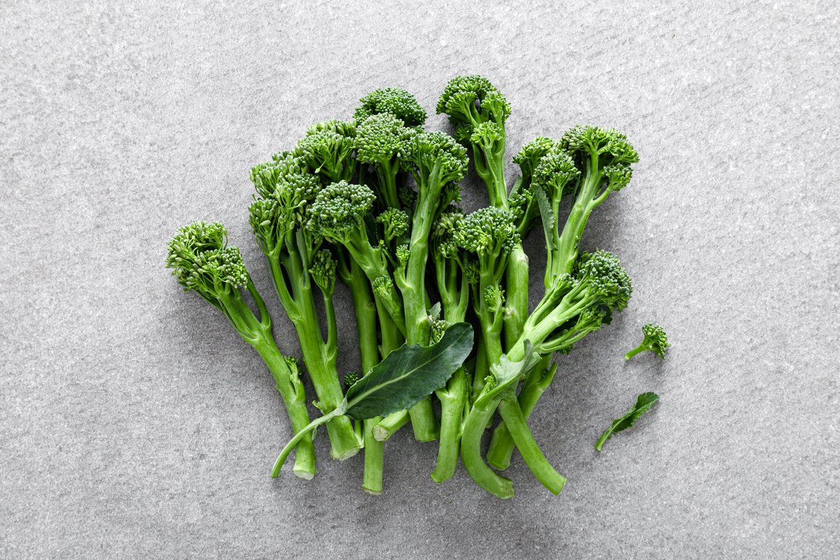 LoriShemek's tweet photo. Did You Know?  

Specific compounds influence genes: For example, the compound sulforaphane, found in high concentrations in broccoli, broccoli sprouts and other cruciferous vegetables, activates a genetic pathway that regulates over 200 genes (!) related to reduced inflammation, slower aging, and disease prevention.