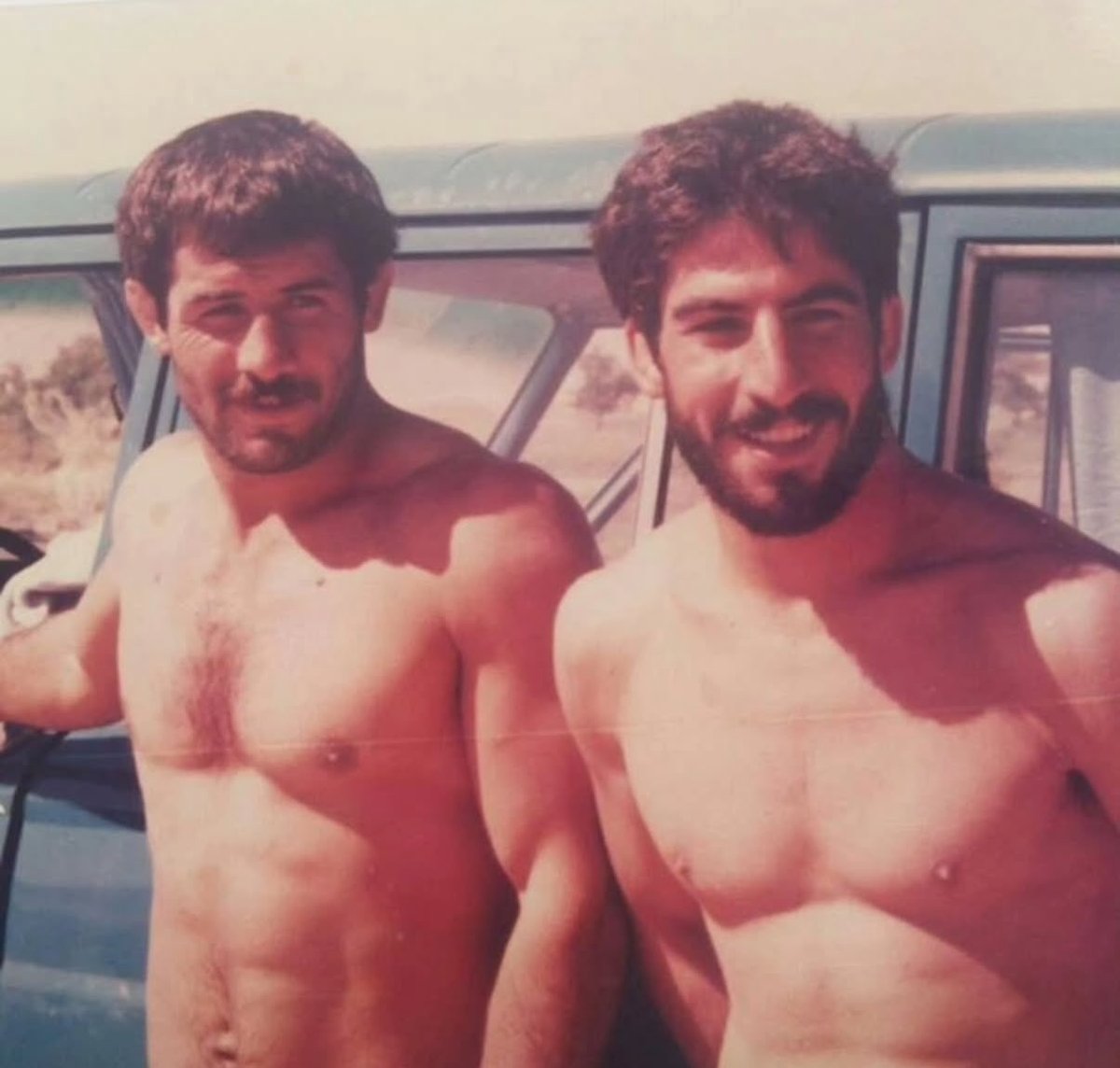 overitall69's tweet photo. Good morning xits! First flashback Friday #vintage https://t.co/Gh7nqeySUh