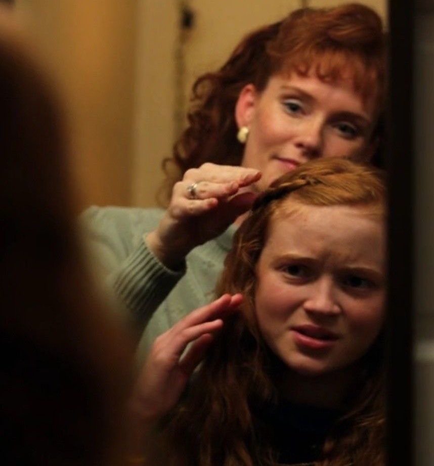 softiealiaa's tweet image. max literally died, woke up from a coma, graduated, and her own mother was nowhere to be found but sure duffer brothers will say it all happened offscreen and we were meant to hallucinate it lmao