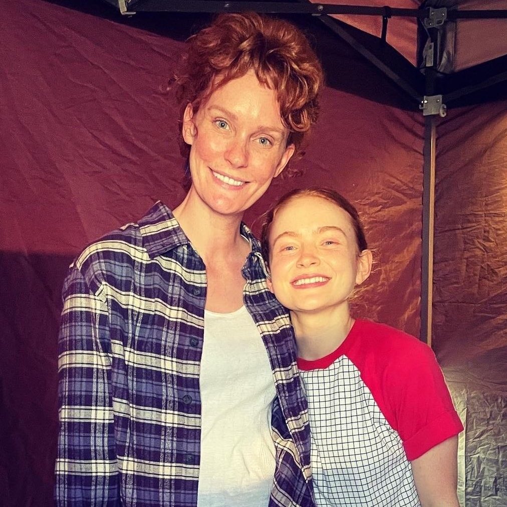 softiealiaa's tweet image. max literally died, woke up from a coma, graduated, and her own mother was nowhere to be found but sure duffer brothers will say it all happened offscreen and we were meant to hallucinate it lmao