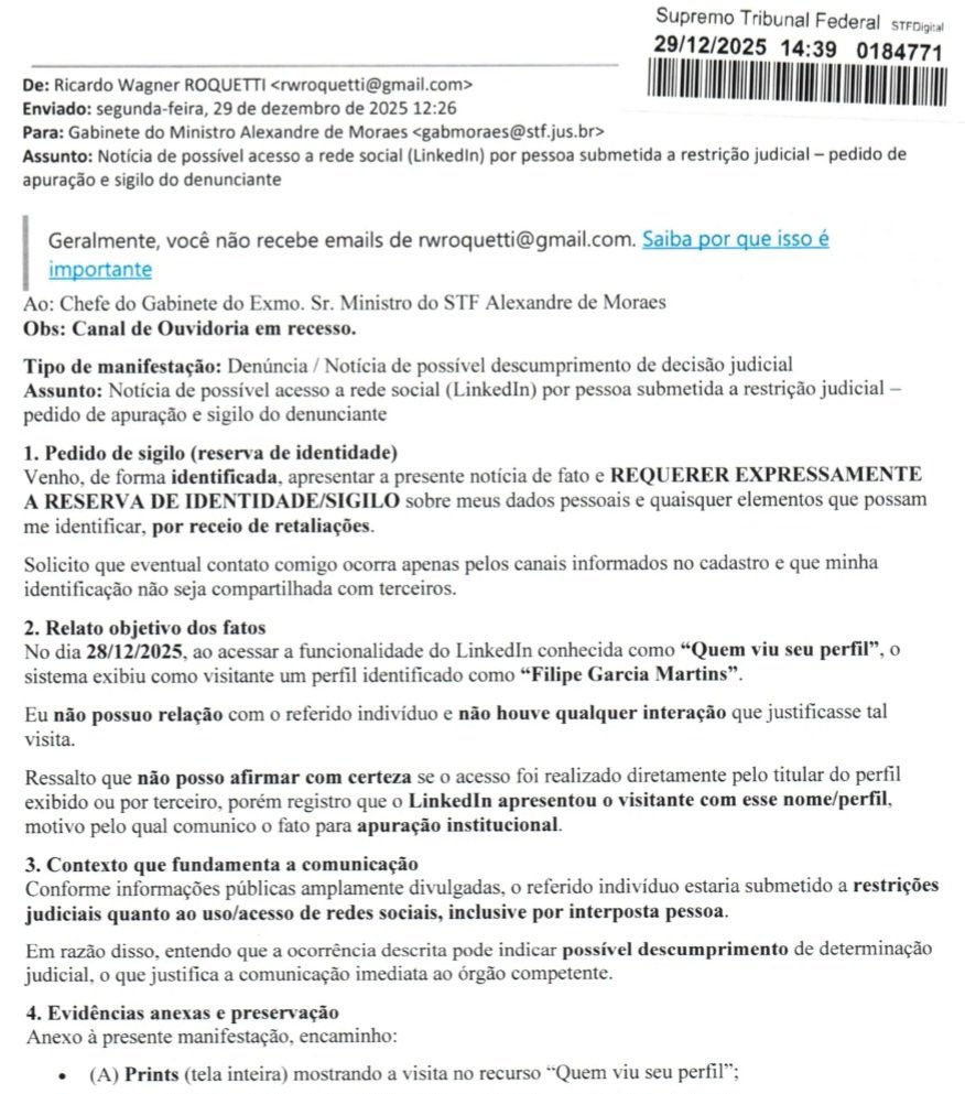Ricardo Wagner Roquetti, coronel aviador da Aeronáutica, comportou-se como uma mariquinha mexeriqueira, da forma mais desonrosa possível e inconcebível para um homem - especialmente militar. 

Ele não queria que sua identidade fosse conhecida. Preferia ficar no segredinho, na