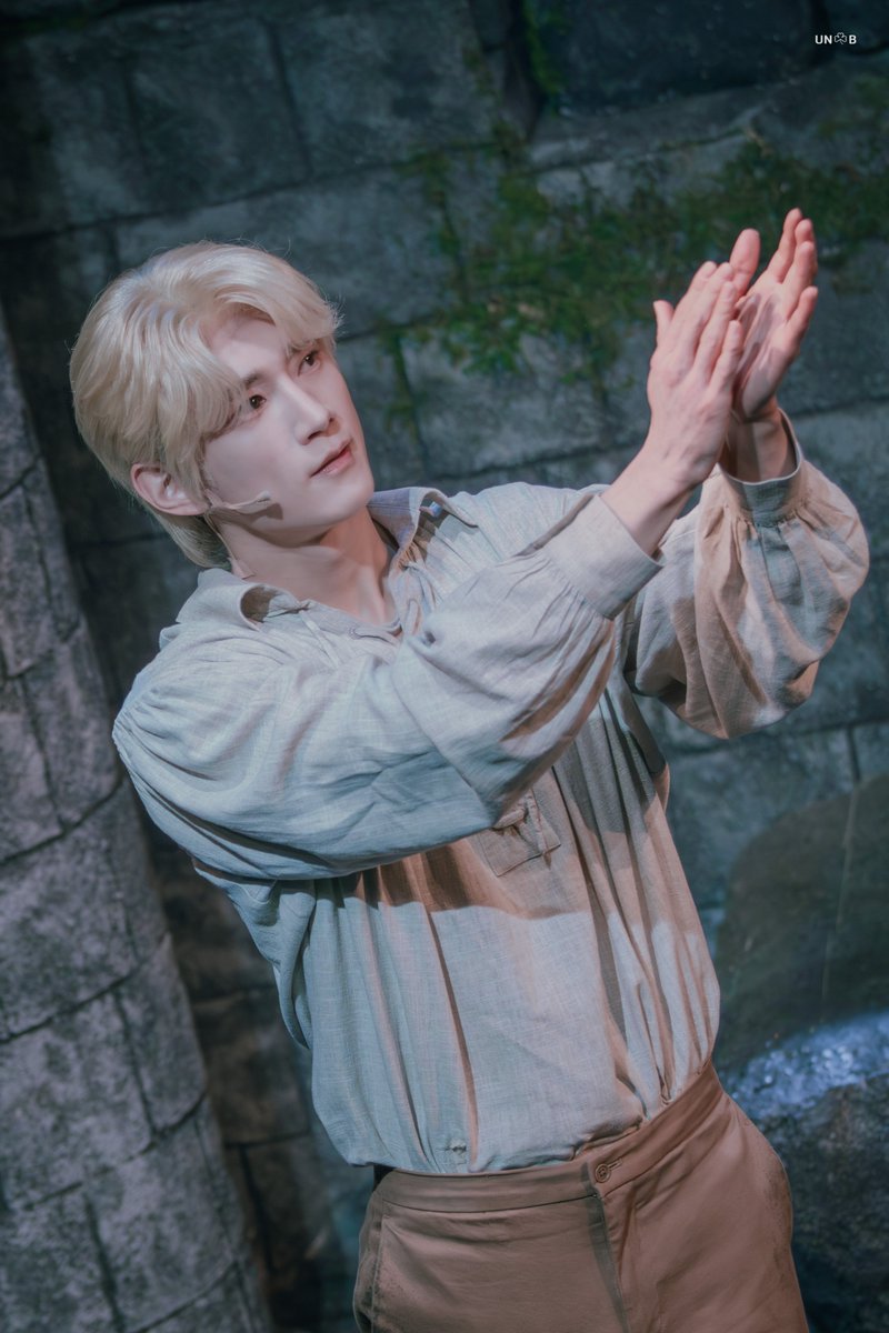 260101밤
뮤지컬 #나르치스와골드문트 커튼콜  

골드문트役 #김서환