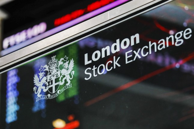 🚨 INVESTING : "Per la prima volta nella storia, il FTSE 100 britannico supera il livello di 10.000 punti!"