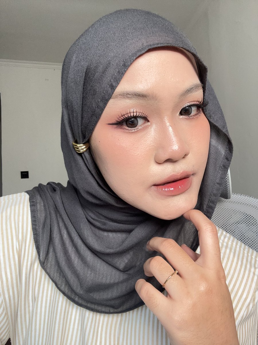 sundakentel's tweet image. giveaway pashmina viscose lozy hijab buat 2 orang!!

rules:
- follow @sundakentel 
- like, rt tweet ini &amp;amp; tweet yang aku quote di bawah dan di rep ⬇️
- rep done + domisili

goodluck! 

#giveaway #zonajajan #zonauang