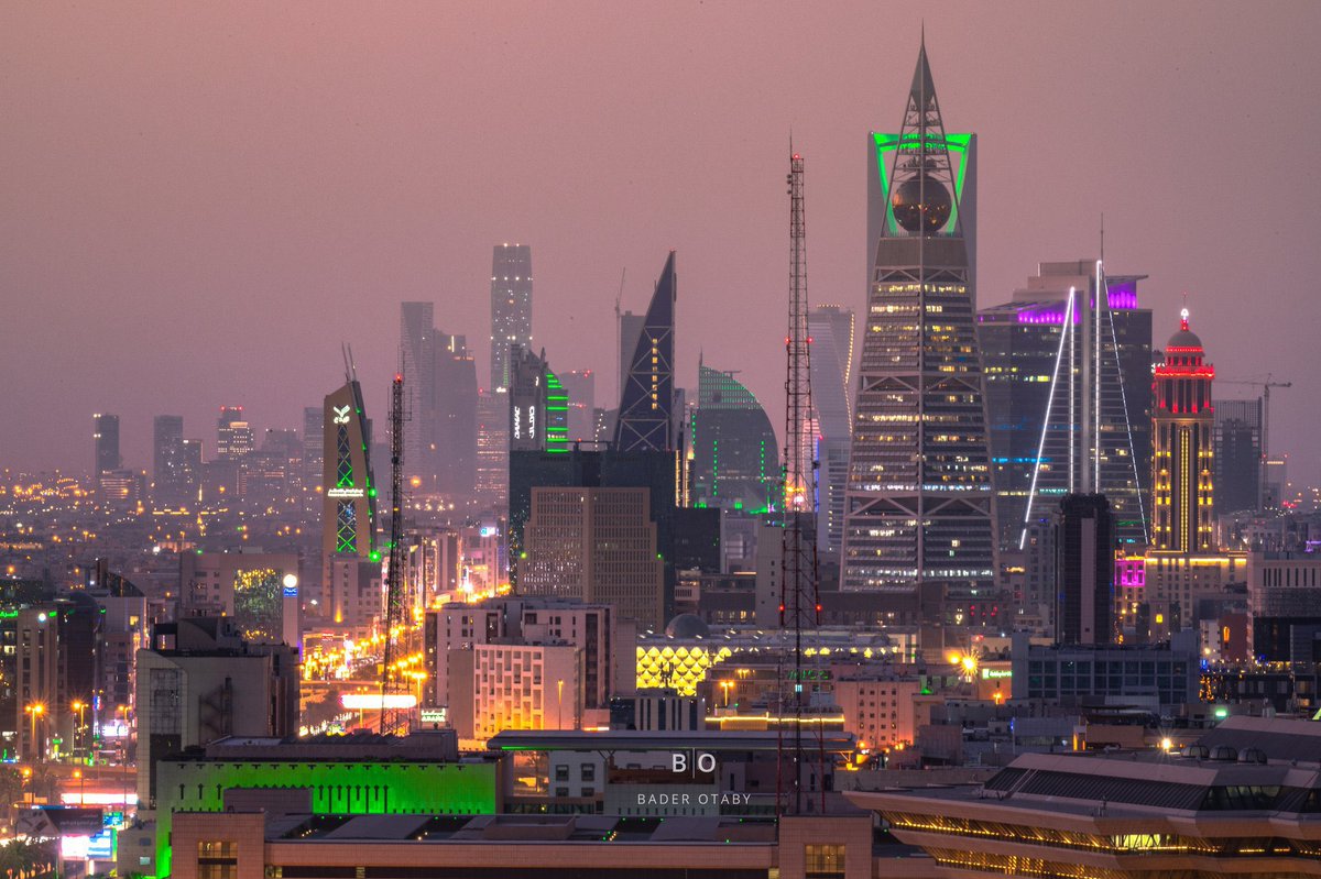 🔴 عاجل 
خبر يهم جميع موظفين القطاع الحكومي 🇸🇦

— يعمل وزير المالية 🏛️
على الغاء بند نفقات سرية مخصصة ❌
ويحل مكانه البند الجديد وهو:

— مجلس الوزاراء وافق على ضوابط بند الكفاءات المتميزة (المخصص لأغراض التحفيز للكفاءات) 👥💼

◇ تخصيص ميزانية 3.5 مليون 💰
لبند الكفاءات المتميزة