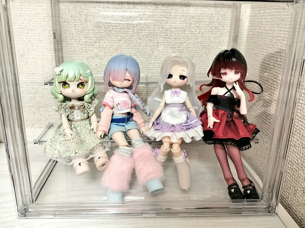 dodemoF's tweet photo. 現在4人のブラインドドールちゃんと暮らしてます︎🤍
困り顔やジト目が大好きです！ぬいも作ってるので今年は服を自作したい💪
新参者ですがよろしくお願いします！
 #ドールオーナーさんと繋がりたい
 #ブラインドドール好きさんと繋がりたい https://t.co/DtXmfVQVIJ