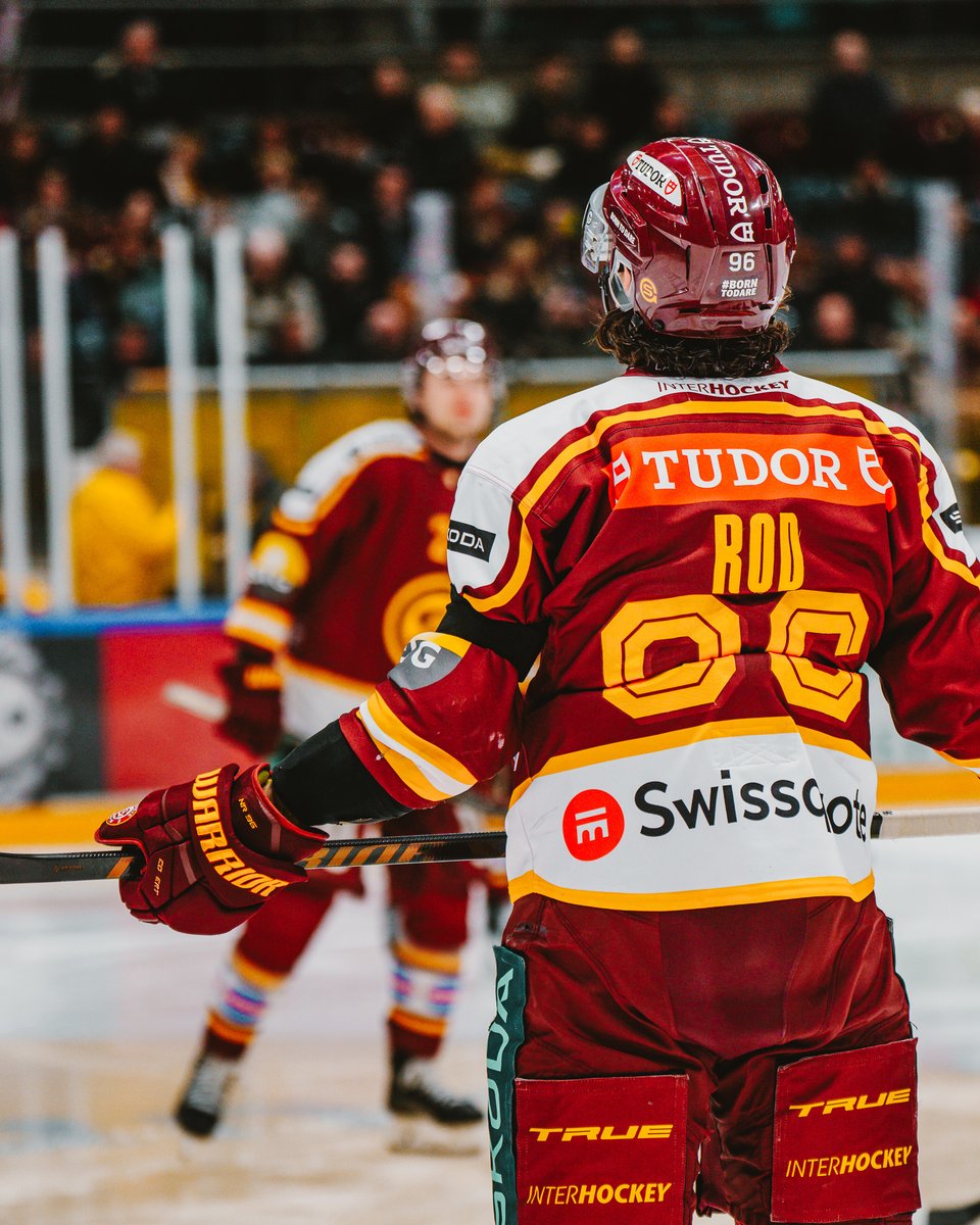 officialGSHC's tweet image. Nos Grenat jouent aujourd'hui avec un brassard noir en  hommage aux victimes du tragique événement de Crans-Montana. 🕊️
