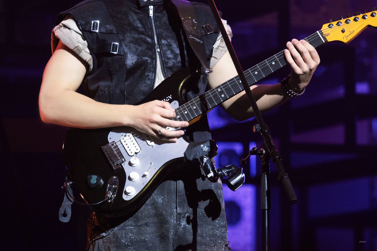 시우 🌧️ tweet media