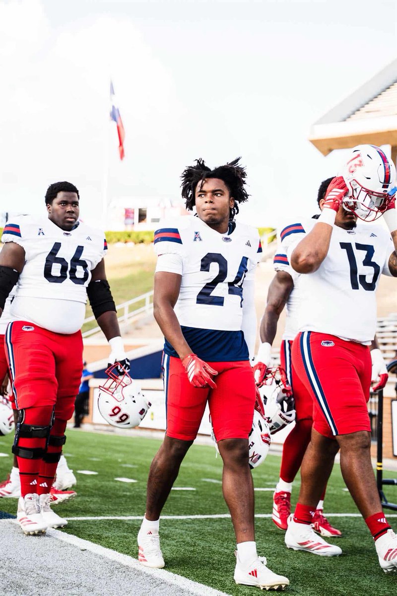 LJHALL5's tweet image. Officially in the portal! Interested in who’s in interested in me just ready to ball!