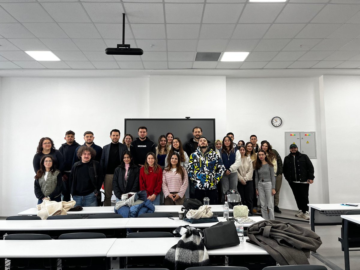 Lisans öğrencilerimizle bugün son dersimizi yaparak bir dönemi daha geride bıraktık.

Tüm öğrencilerime kariyer yolculuklarında başarılar diliyorum 🧿 

#izmir
#bakırçayüniversitesi