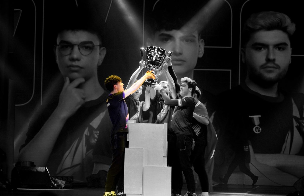 FlankEsports's tweet photo. Türk espor tarihine geçen başarıyı elde eden o kadrodan geriye sadece HamsiG kaldı.

📷 PMGC 2022 https://t.co/FqPPs5TOBQ