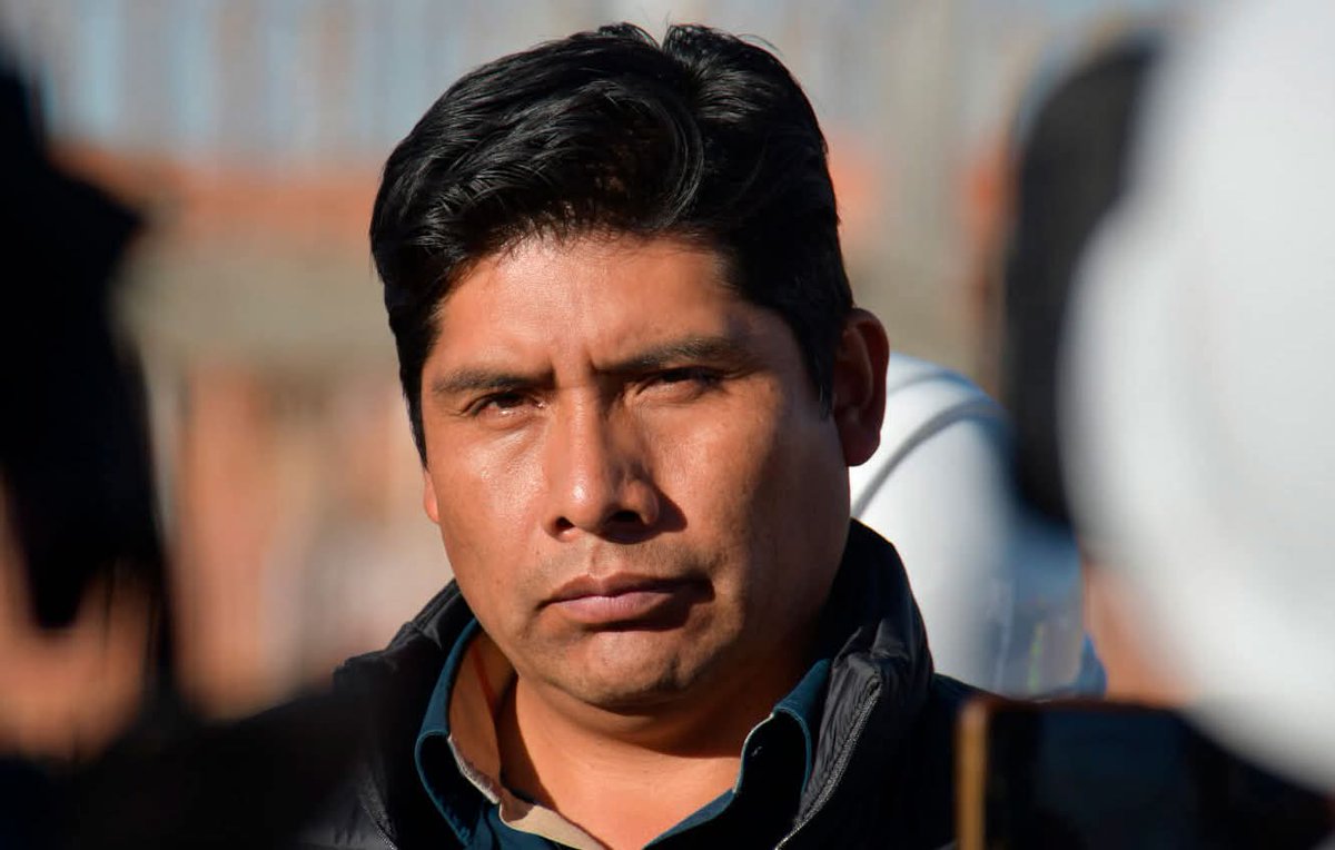 #TataQuispe:
Era candidato a Gobernador y luego fue gerente de Emapa.

FRANKLIN FLORES fue APREHENDIDO esta mañana y enfrenta varios hechos de corrupción.

Y en otro tema, el Santos Quispe que ganó la gobernación tiene varias denuncias de corrupción.
Pobre de nuestra La Paz.