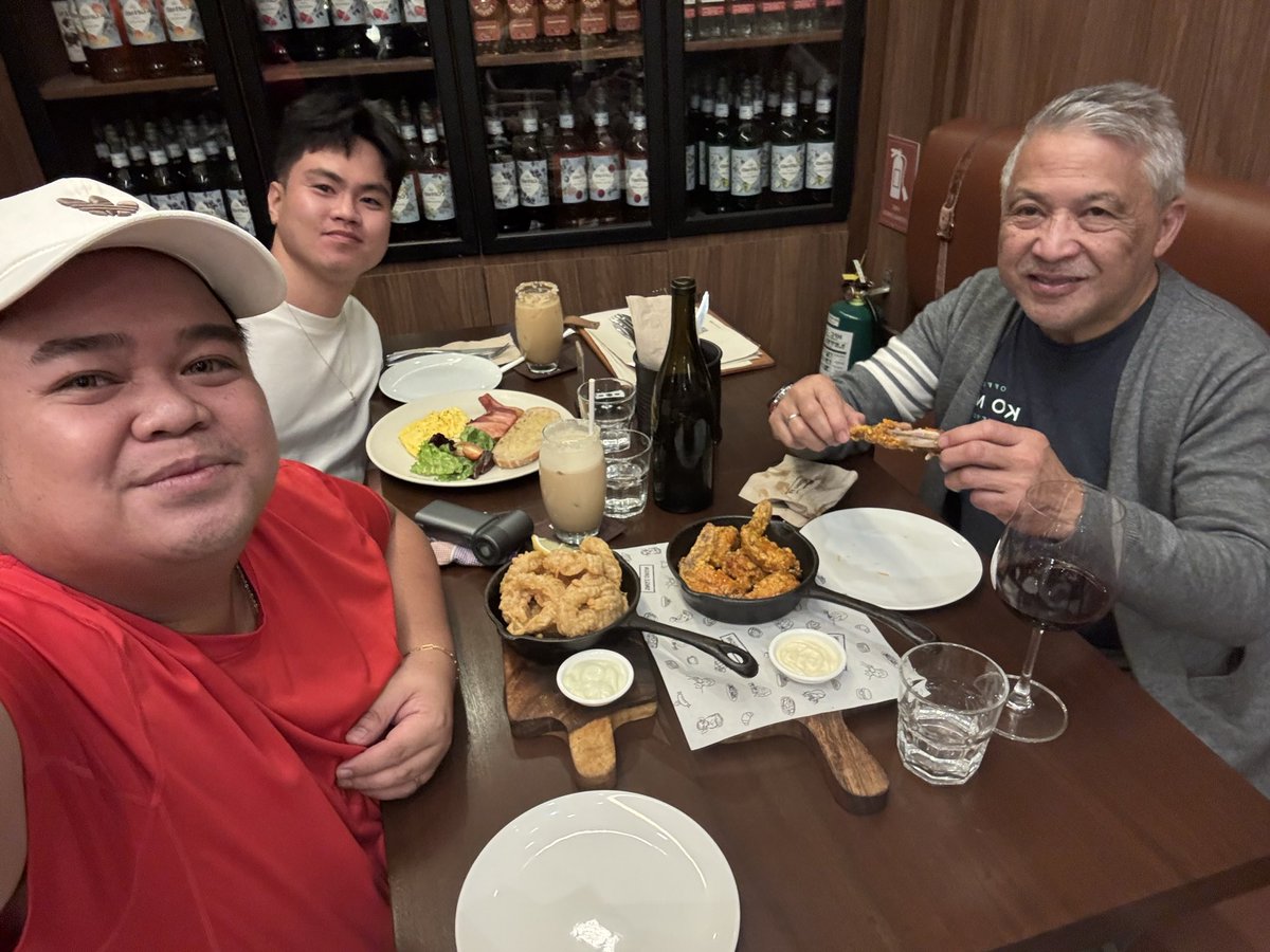 DrewDolor's tweet photo. 🥂🥂🥂 https://t.co/EKxb6EvoLO