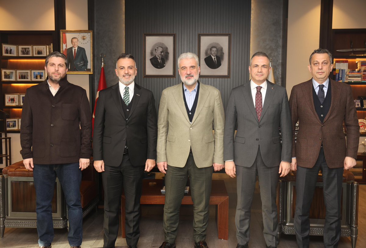 Önceki dönem AK Parti İstanbul İl Başkanı Sayın Osman Nuri Kabaktepe,Elazığ Milletvekilimiz Sayın Mahmut Rıdvan Nazırlı, İstanbul Çevre,Şehircilik ve İklim Değişikliği İl Müdürü Sayın Dr. M.Ejder Batur ile AK Parti Genel Merkez AR-GE Başkan Yardımcısı Sayın Fahri Şahin’ı umre