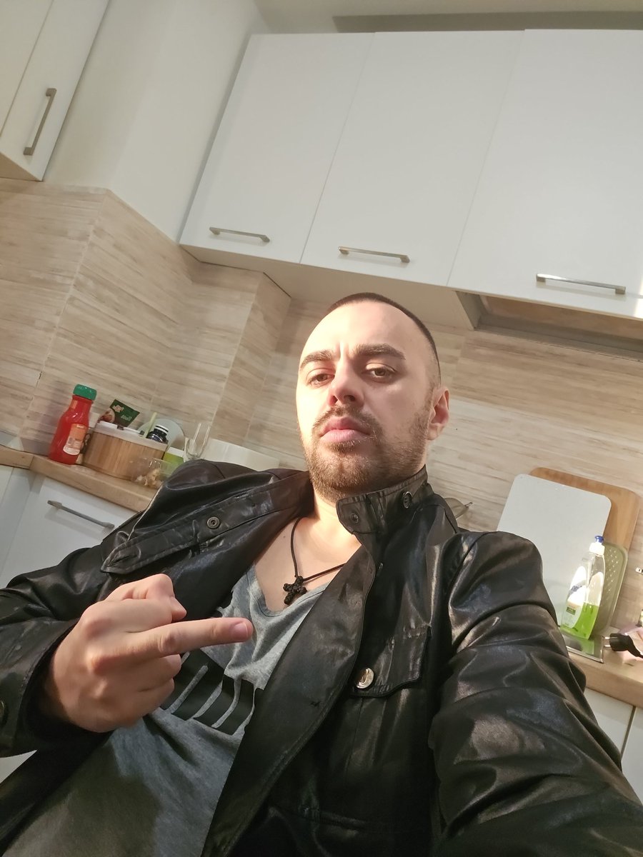 KingLazar tweet media