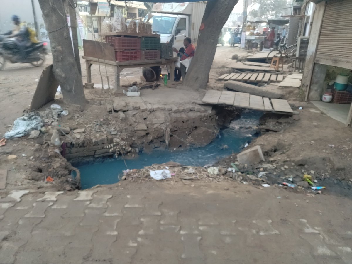 BJP’s biggest failure isn’t economy or welfare — it’s urban governance.
Municipalities remain corruption factories, feudal and unaccountable.
Smart Cities without smart reforms = hollow slogans. 🏙️🤡
Can you believe some tier 1 cities still look like this