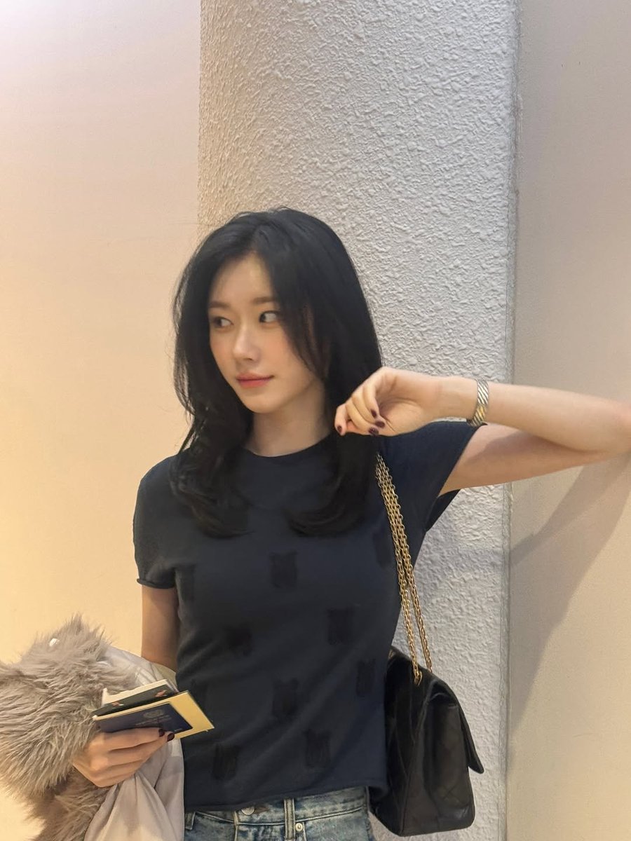 #chaeryeong (chaerrry0) instagram update