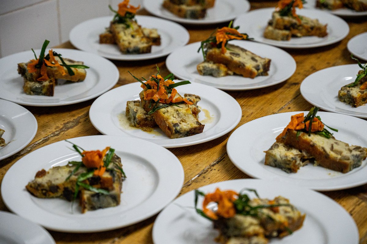 👩‍🍳 Aunque no seas huésped podés disfrutar nuestra cena de 3 pasos en el Salón Comedor del #VHO

☎️ Comunicate al (02254) 486081 o 490701 para consultar el menú y reservar
#Ostende