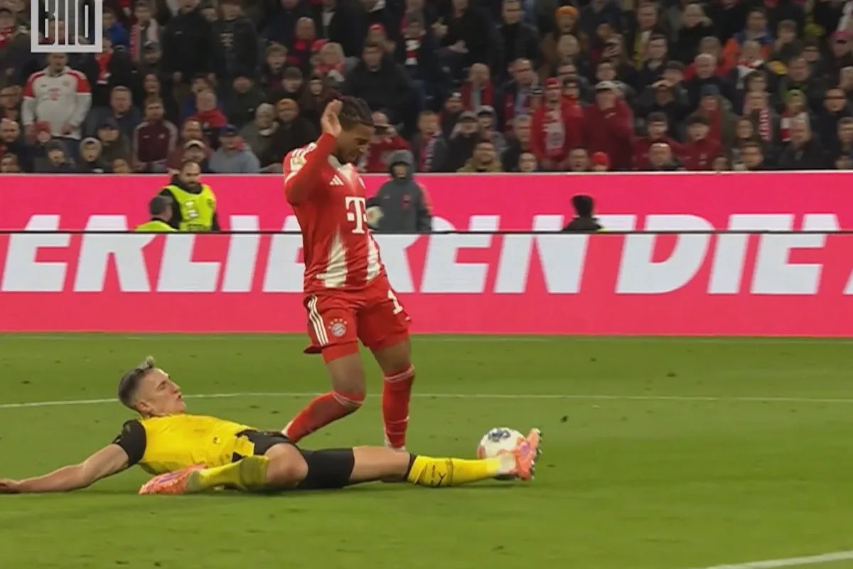 A clean sliding tackles by defender Nico Schlotterbeck 💛💪🏻