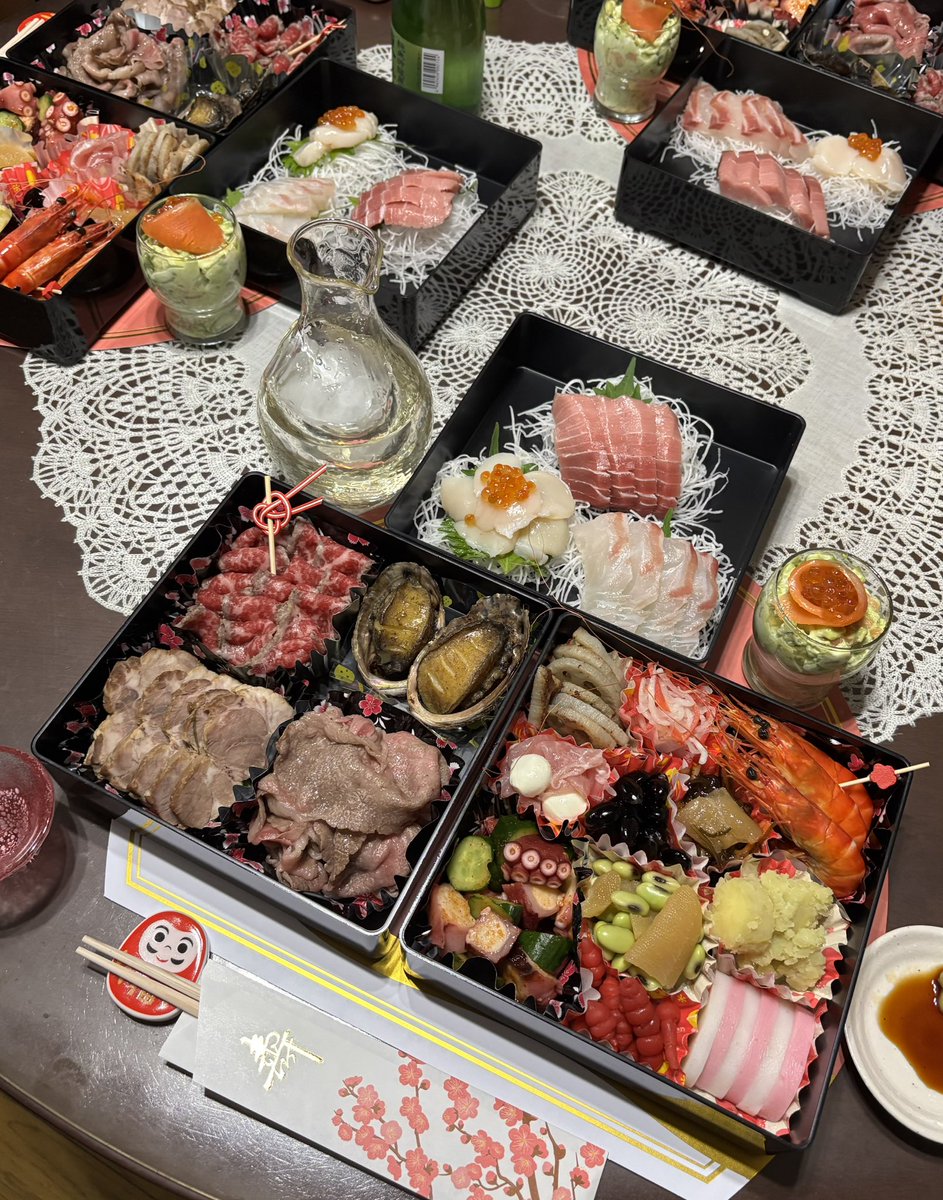 🎍お正月🎍

2026🎊

あけましておめでとうございます‼️

今日は家族で新年会🍶😋

今年も宜しくお願いします👩🏻‍🍳
皆様にとって素敵な一年になりますように❤️

#新年会
#お正月
#おうちごはん