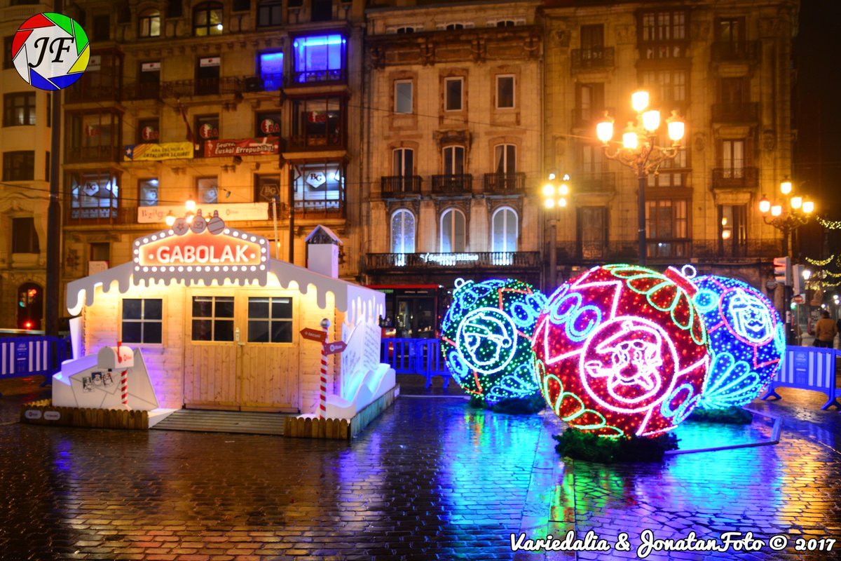 JonatanFoto's tweet photo. Reciclando una vieja foto en el arenal de Bilbao frente al TeatroArriaga para Navidades 2017. Aquel año pusieron las Gabolak creando un ambiente brutal... https://t.co/0gY8N5mSMr #bolanavideña #foto #fotografia #photo #photography https://t.co/5ZyQ3yvPbs