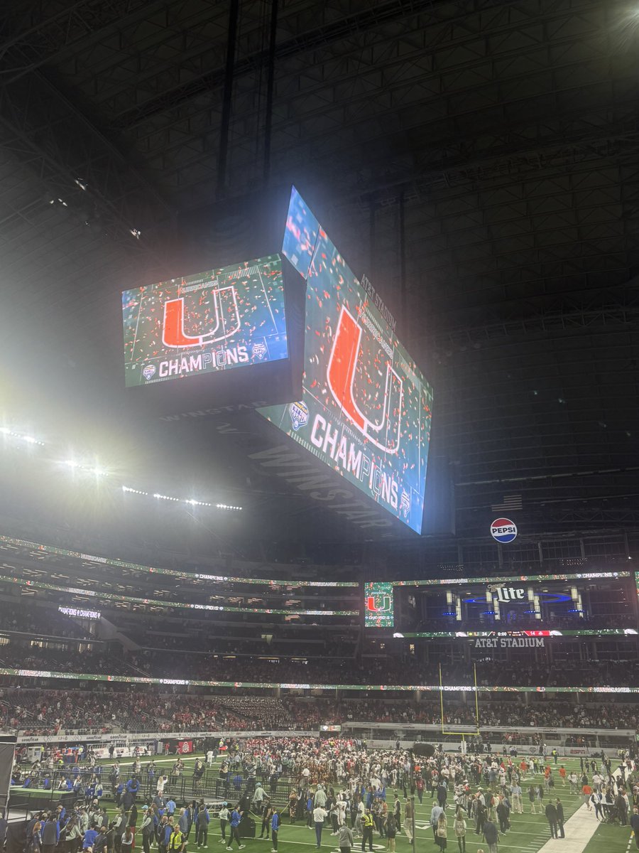 tiffballslol's tweet photo. TEXASSSSS https://t.co/EnrNdnoWMJ