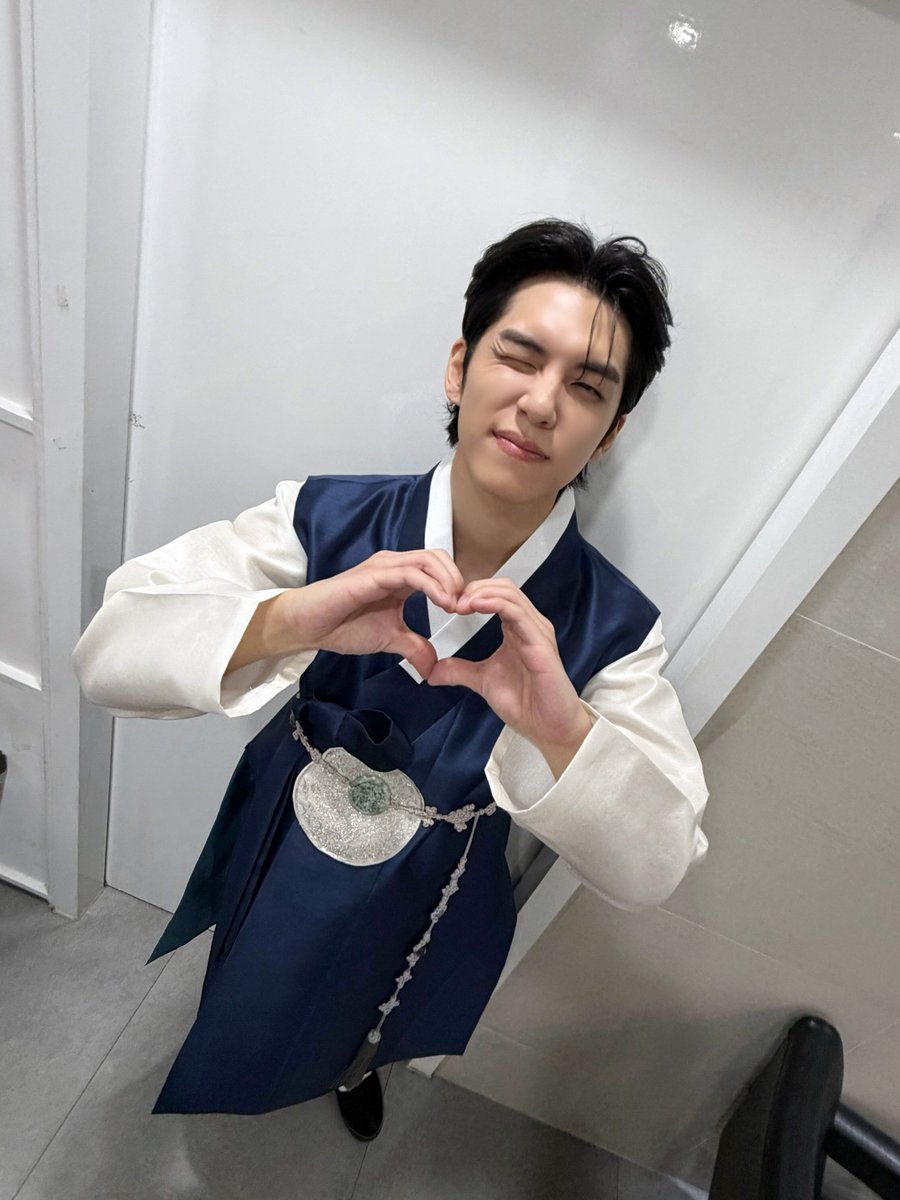 day6official's tweet image. [ #DAY6_BEHIND ]

원: 기회복
필: 요회복

원필이와 함께한 더 시즌즈 .͙·☽
My Day〰  새해 복 많이 받아요 💫

#DAY6 #데이식스
#원필 #WONPIL
#KBS2 #더시즌즈 #The_Seasons