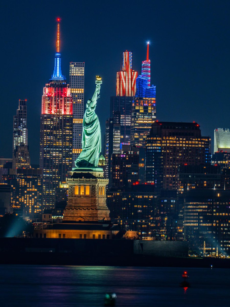 PrettyCitiesX's tweet image. Statue of Liberty, New York