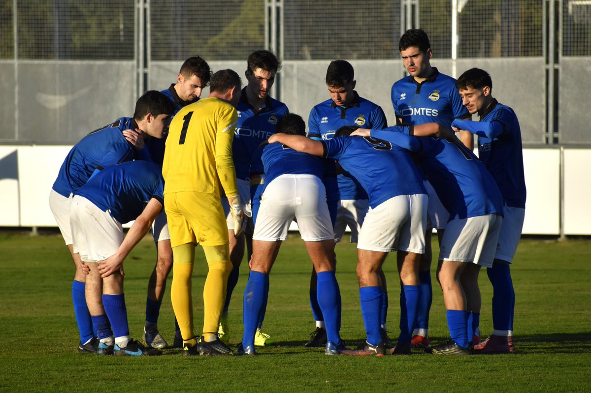🥳 ¡Feliz año nuevo blanquiazules!

💙 Desde el club, deseamos un 2026 lleno de buenos momentos deportivos y que se cumplan todos nuestros objetivos.

#VillarcayoNela #Feliz2026