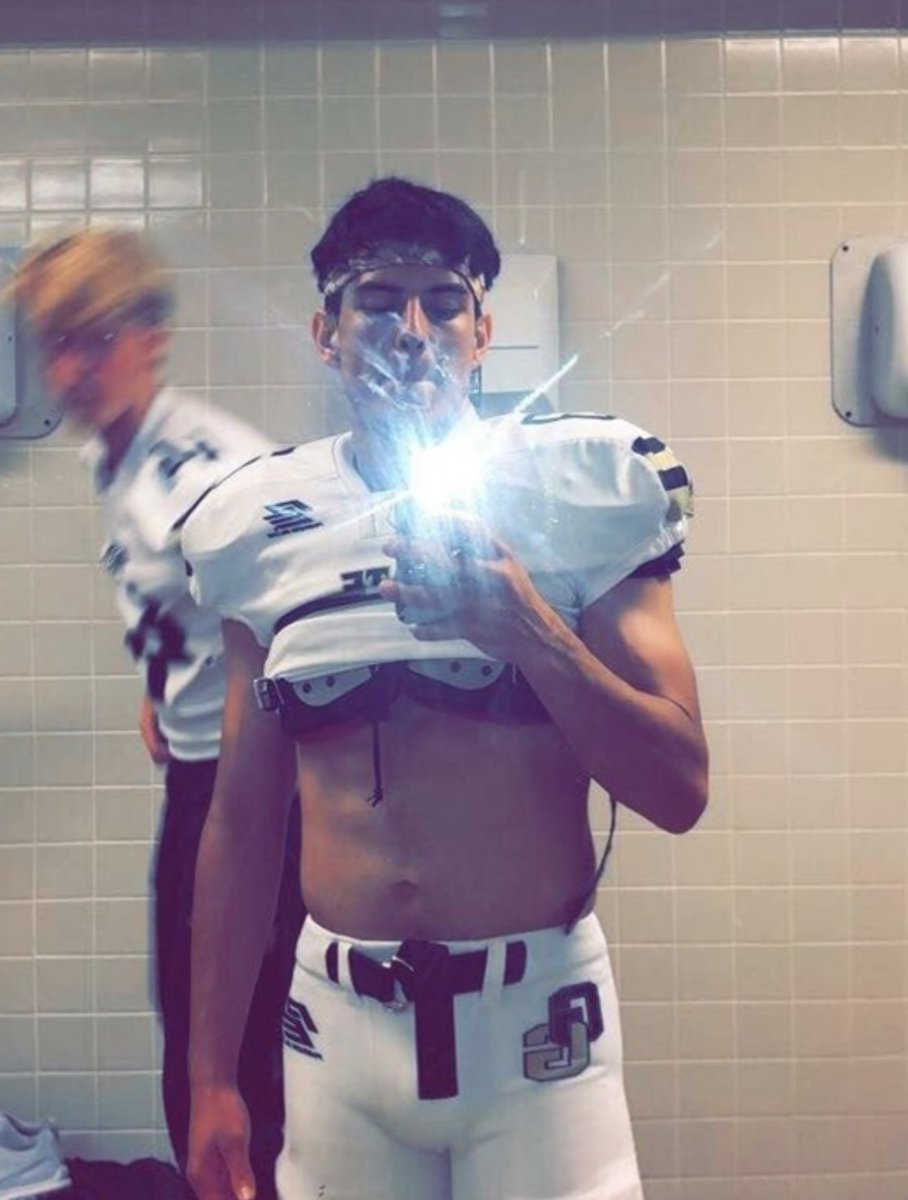 sportsgearfet's tweet image. #sportsgear #lockerroom #lockerroomselfie #sportsbulge #footballjock